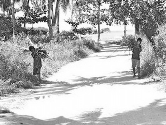 malascua island bw
